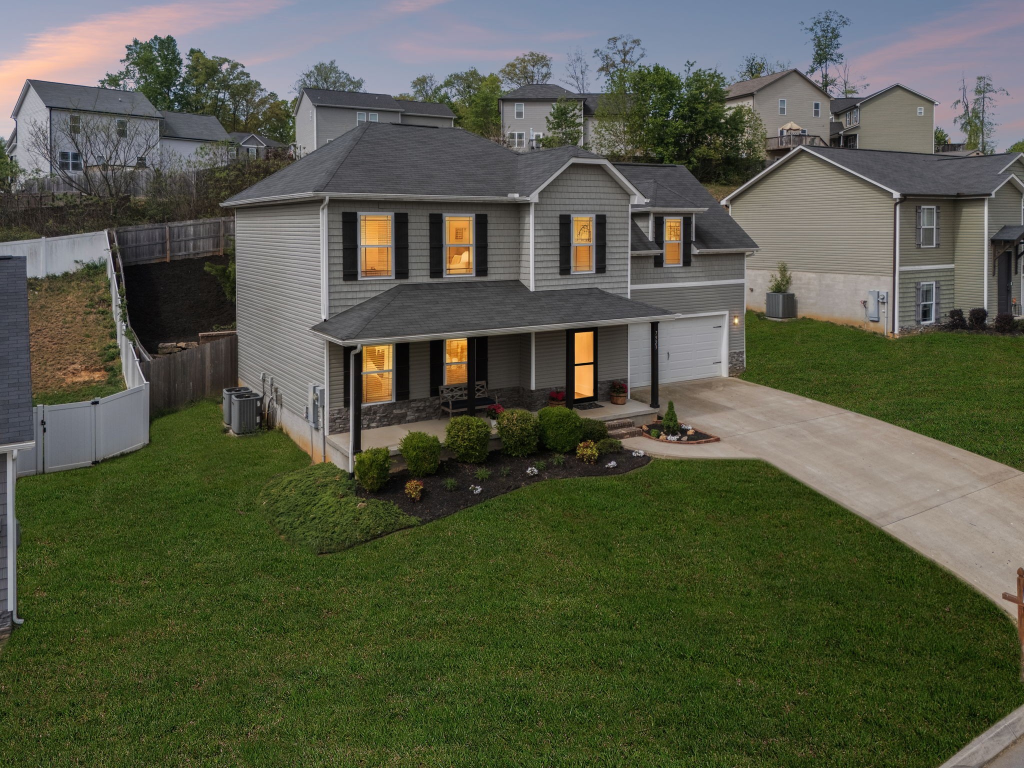 7923 Poplar Grove Lane Powell, TN 37849 - Photo 2 of 33