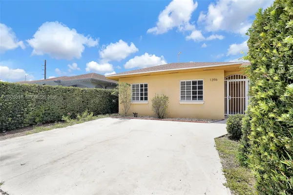 $574,999 | 1396 West 30th Street, Hialeah, FL 33012