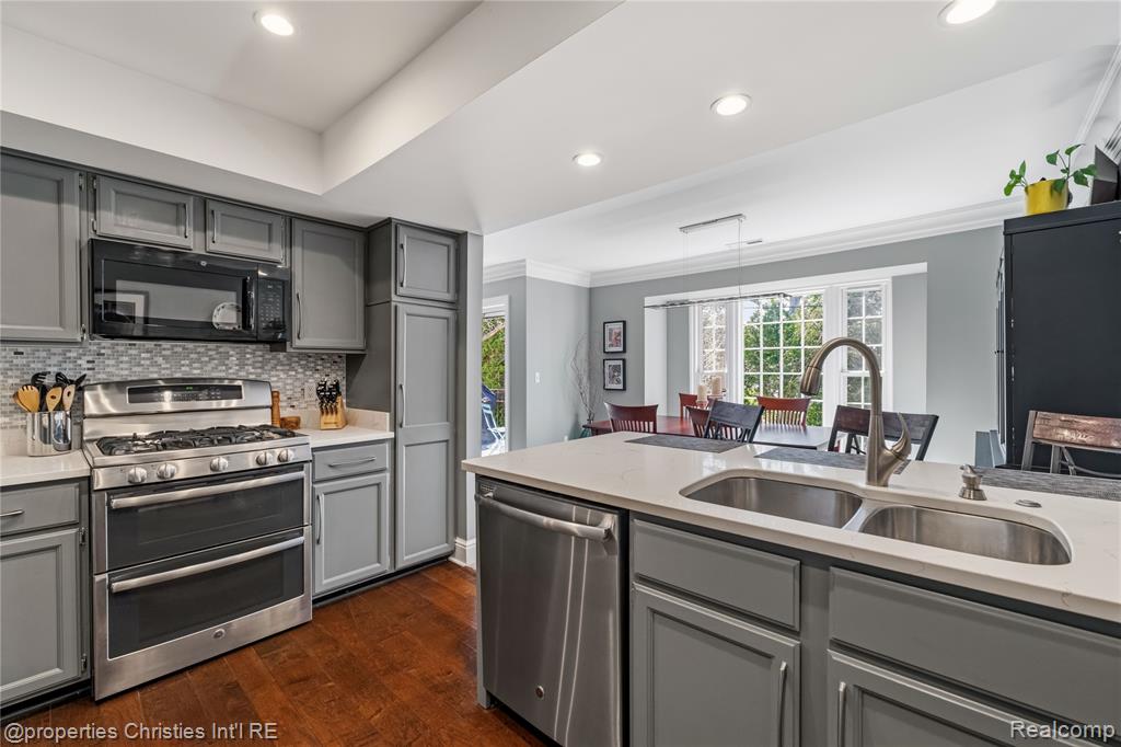 1695 Huntington Park Rochester Hills, MI 48309 - Photo 19 of 54