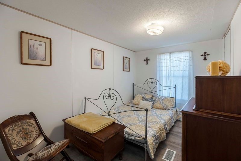 135 Feather Ridge Rd Center Point Comfort, TX 78013 - Photo 11 of 22 Guest bedroom