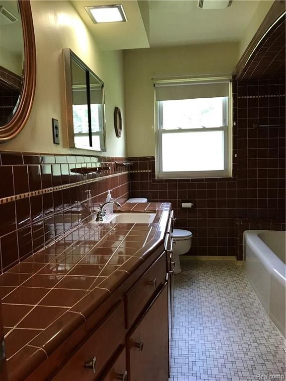 30680 West 11 Mile Road Farmington, MI 48336 - Photo 8 of 22