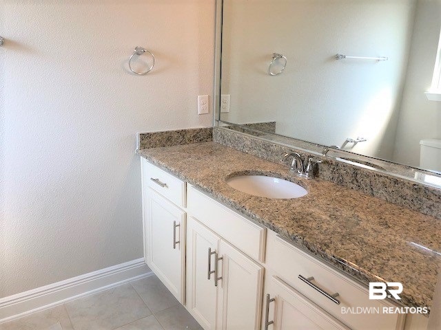 23962 Cottage Loop Orange Beach, AL 36561 - Photo 21 of 27 Hall Bathroom