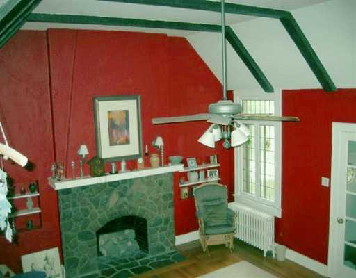 1236 Murdoch Road Pittsburgh, PA 15217 - Photo 5 of 8 Living Room.
