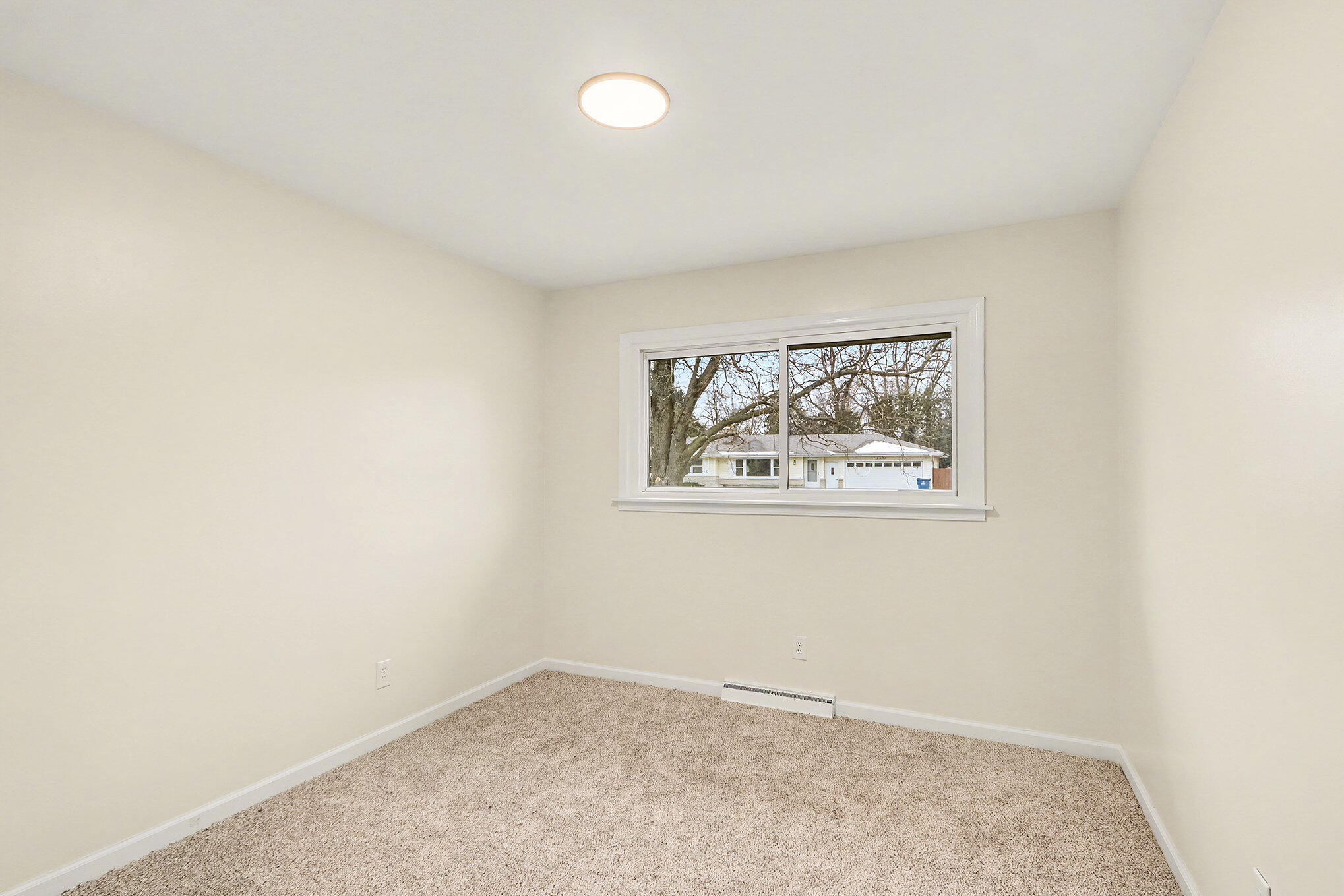 2334 Tamrack Street Kalamazoo, MI 49006 - Photo 14 of 23 007_file_834