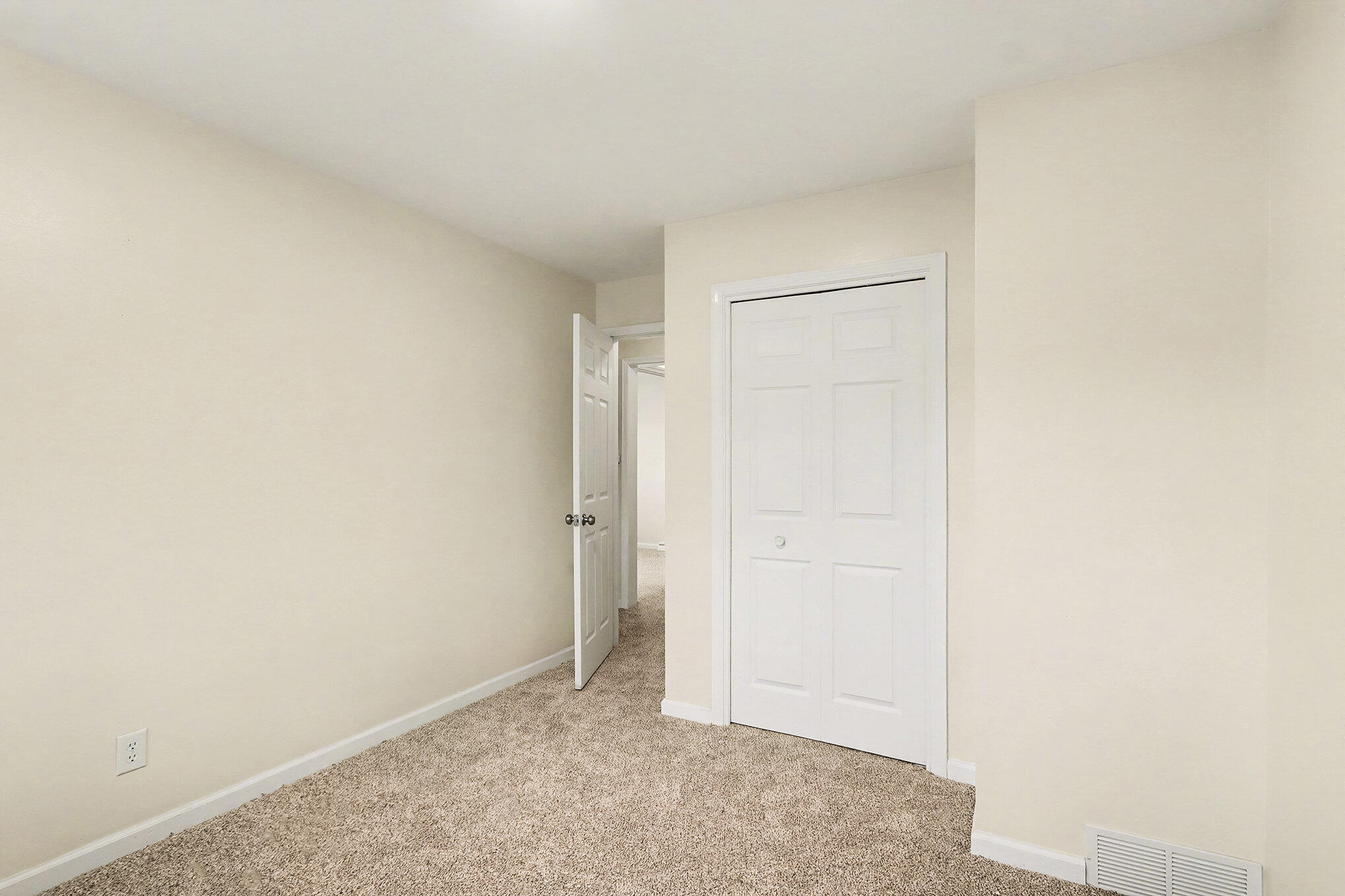 2334 Tamrack Street Kalamazoo, MI 49006 - Photo 15 of 23 004_file_431