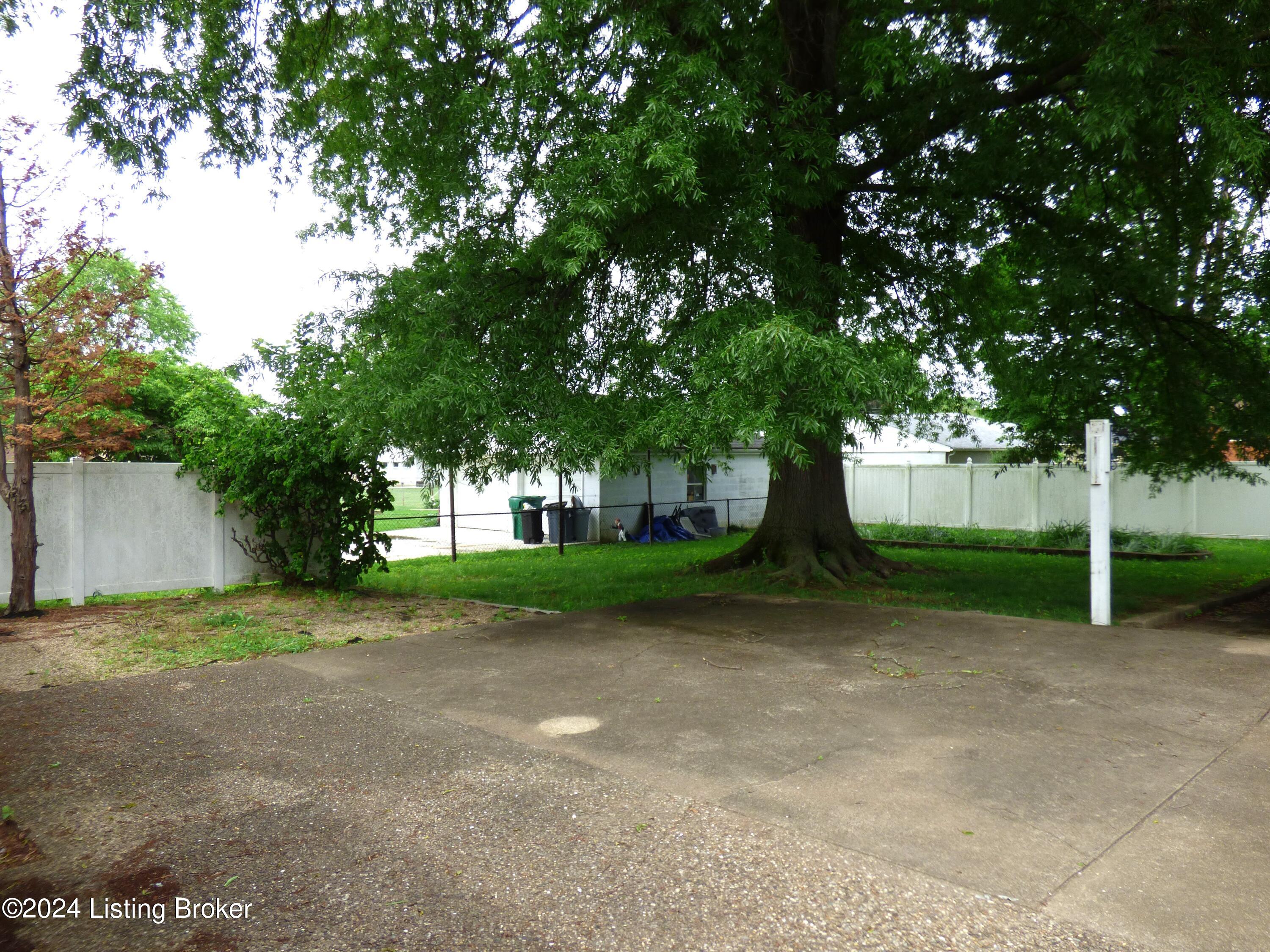 8109 Rory Way Louisville, KY 40219 - Photo 31 of 38 P1070985