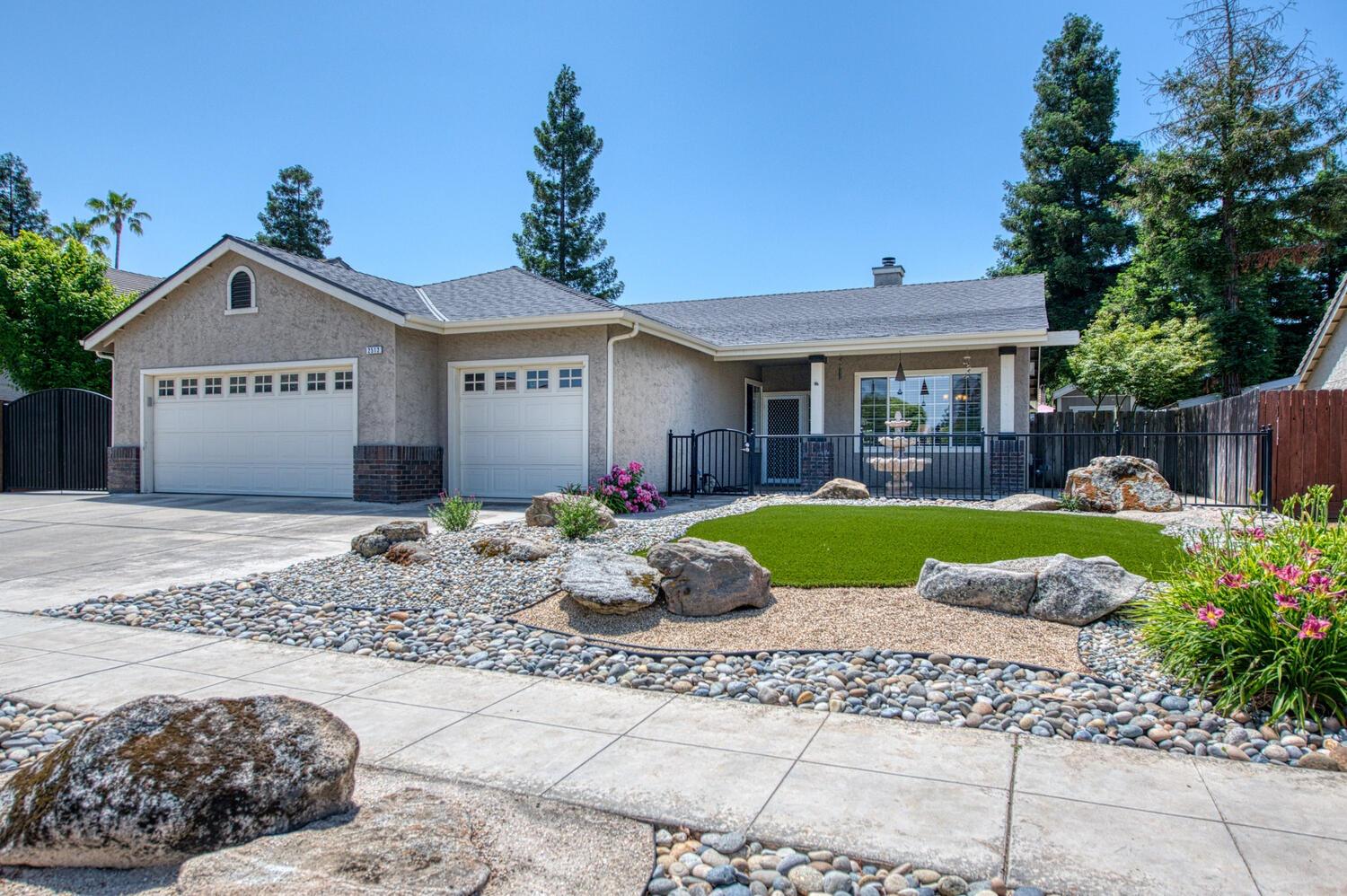2512 Keats Avenue Clovis, CA 93611 - Photo 3 of 39 a front view of a house with garden