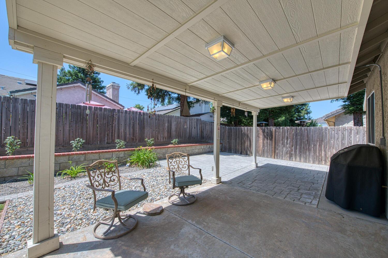 2512 Keats Avenue Clovis, CA 93611 - Photo 33 of 39 a view of a chairs and tables in patio