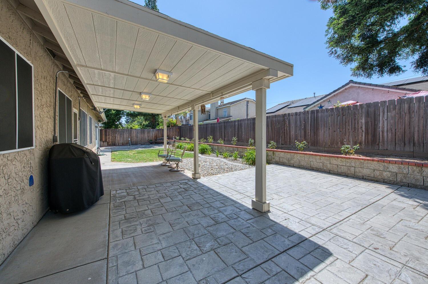 2512 Keats Avenue Clovis, CA 93611 - Photo 34 of 39 a view of a backyard