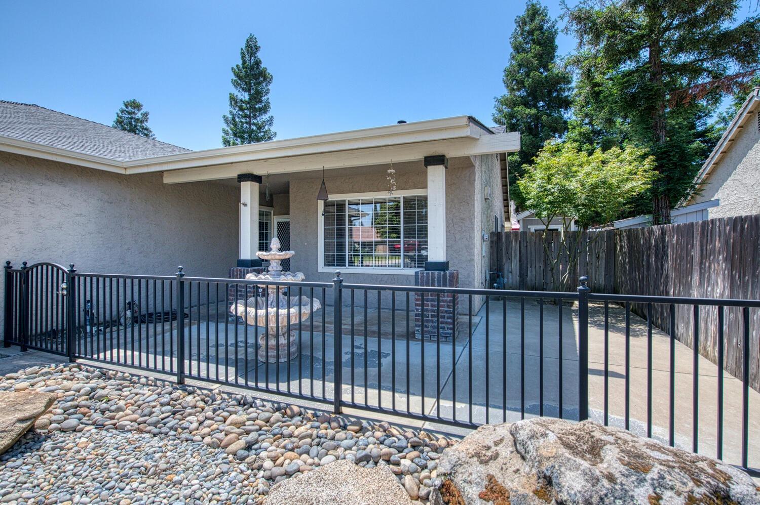 2512 Keats Avenue Clovis, CA 93611 - Photo 5 of 39 a view of a wrought iron gate