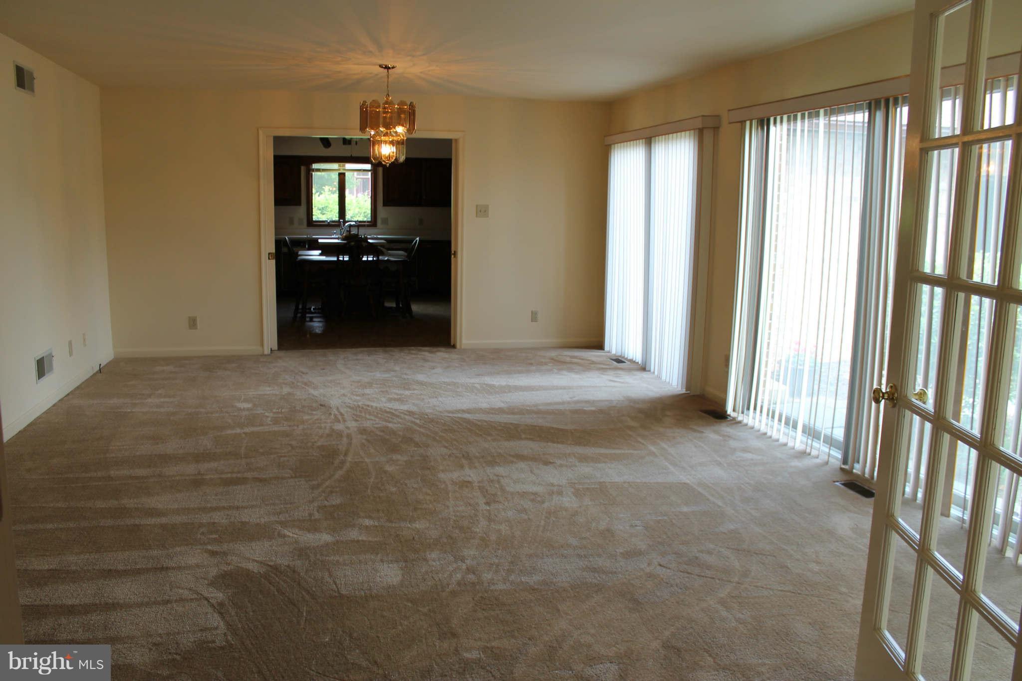 490 Lone Oak Road Ranson, WV 25438 - Photo 5 of 30 Living Room