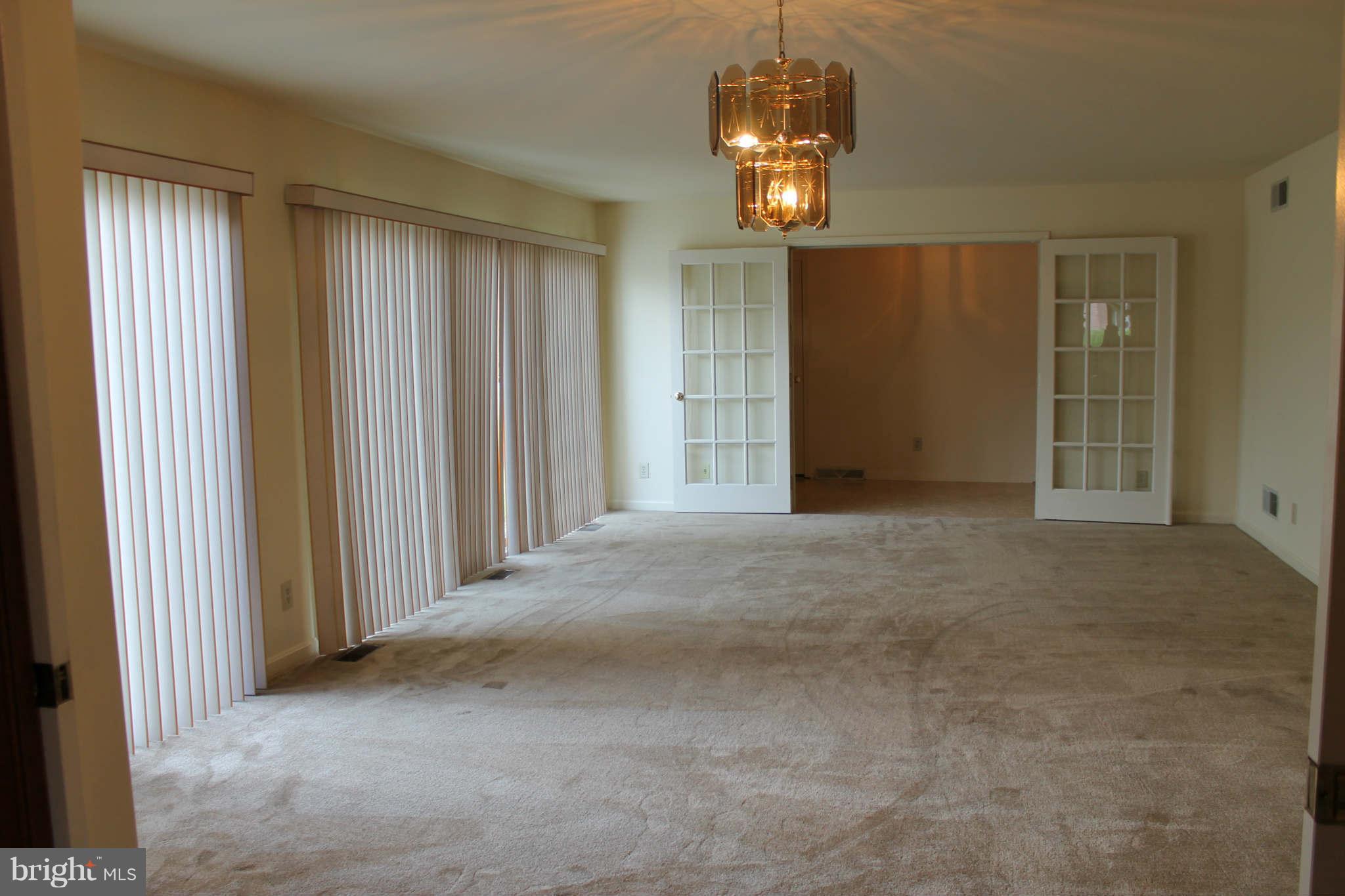 490 Lone Oak Road Ranson, WV 25438 - Photo 6 of 30 Living Room