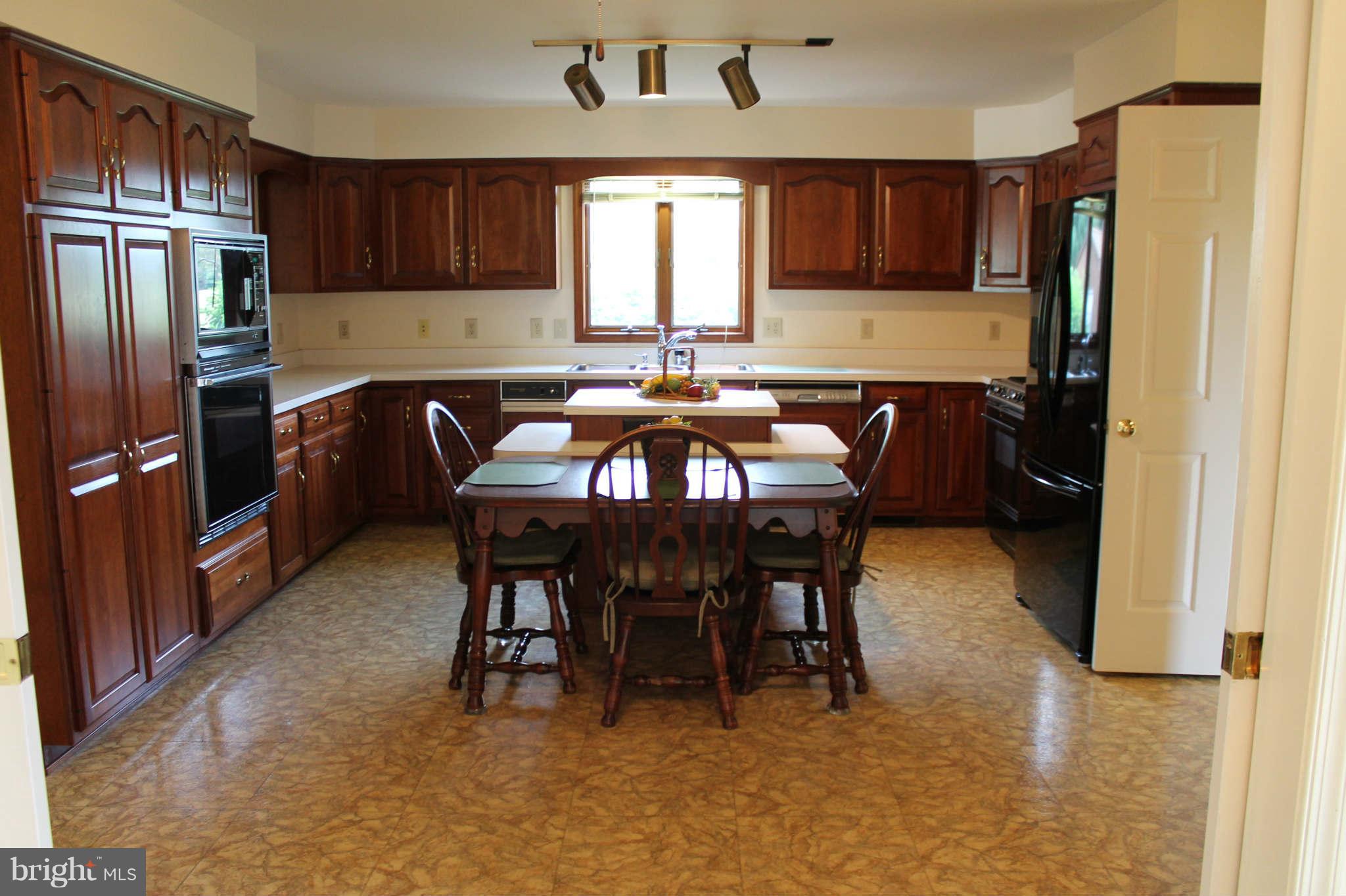 490 Lone Oak Road Ranson, WV 25438 - Photo 7 of 30 Kitchen