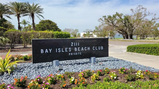 a group of cars parked in front of a building