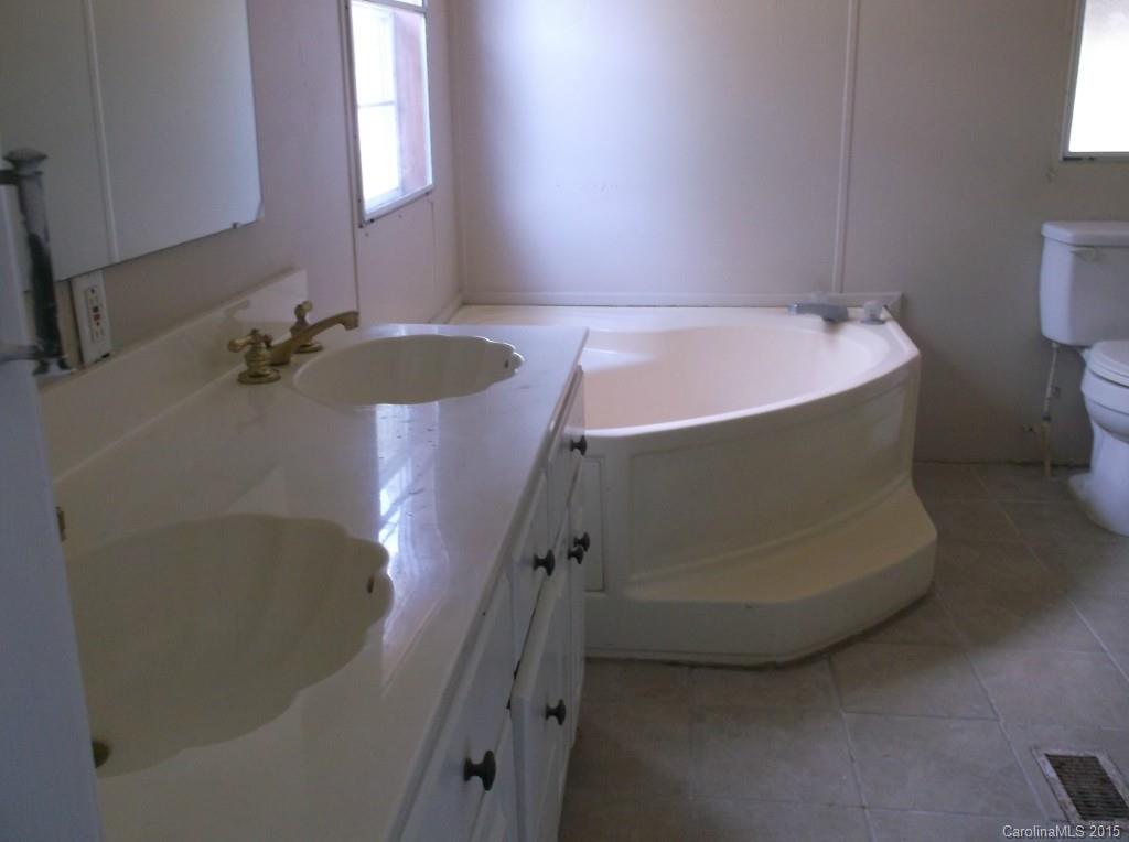1264 Raxter Road Edgemoor, SC 29712 - Photo 11 of 21 a bathroom with a bathtub