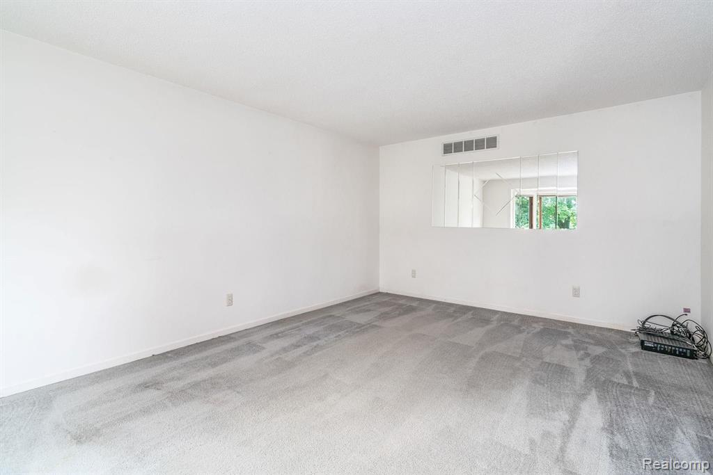 46376 Hull Road Belleville, MI 48111 - Photo 6 of 42