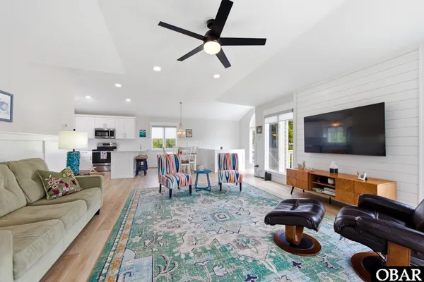 $850,000 | 318 Duck Road, Southern Shores, NC 27949