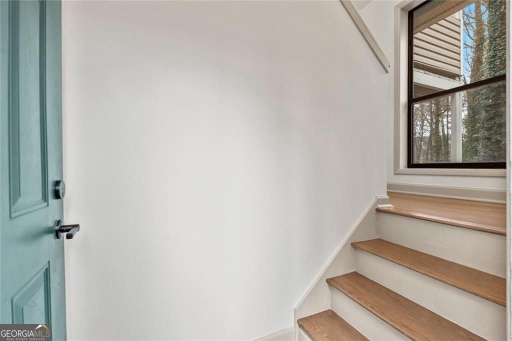 515 Wynnes Ridge Circle Southeast Marietta, GA 30067 - Photo 3 of 21