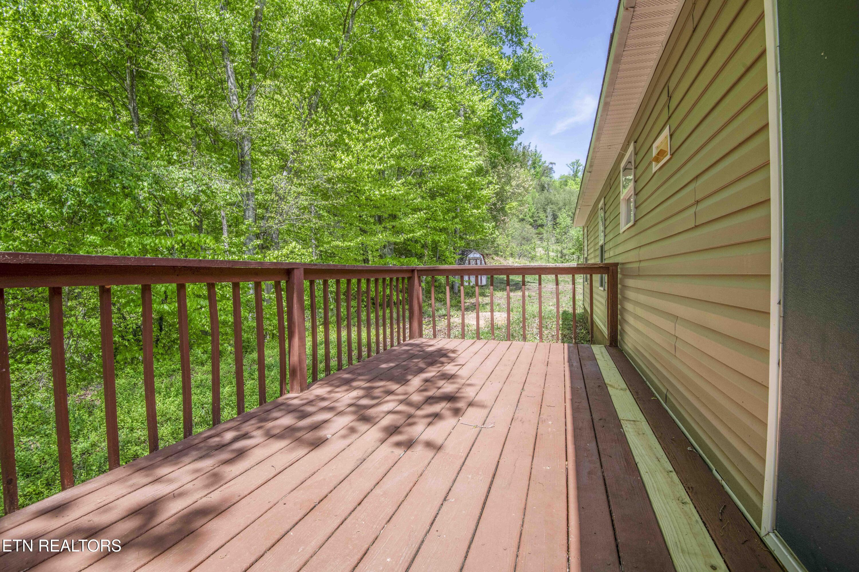 629 Yarnell Road Clinton, TN 37716 - Photo 26 of 37 Back Deck