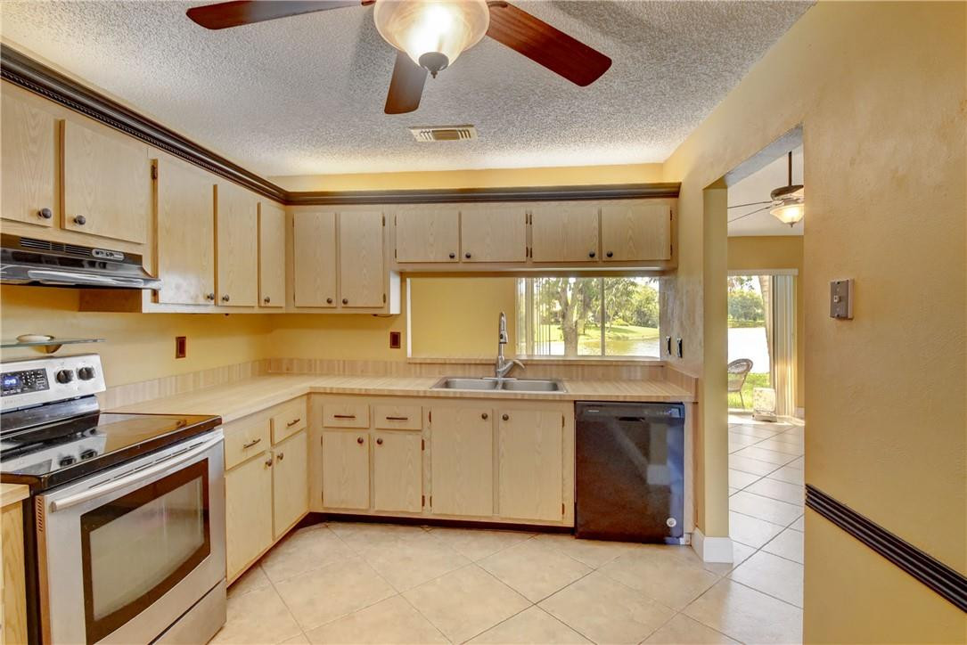 9750 Richmond Circle Boca Raton, FL 33434 - Photo 8 of 25 Photo 8