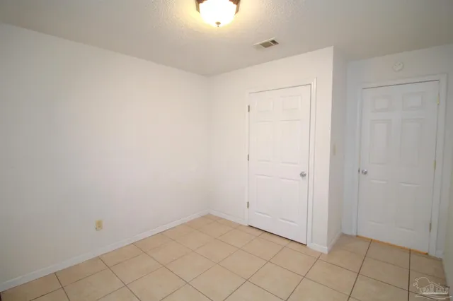 $1,095 | 3352 Green Briar Circle, Unit C, Gulf Breeze, FL 32563