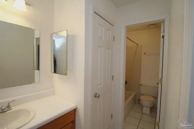 $1,095 | 3352 Green Briar Circle, Unit C, Gulf Breeze, FL 32563