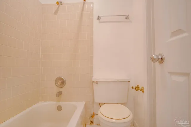 $1,095 | 3352 Green Briar Circle, Unit C, Gulf Breeze, FL 32563