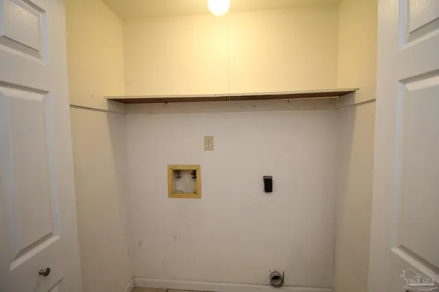 $1,095 | 3352 Green Briar Circle, Unit C, Gulf Breeze, FL 32563