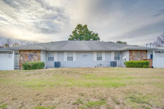 $1,095 | 3352 Green Briar Circle, Unit C, Gulf Breeze, FL 32563