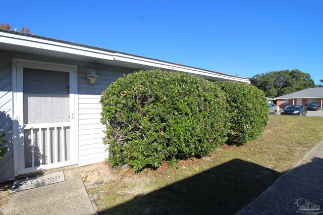 $1,095 | 3352 Green Briar Circle, Unit C, Gulf Breeze, FL 32563