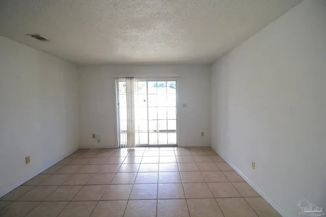 $1,095 | 3352 Green Briar Circle, Unit C, Gulf Breeze, FL 32563