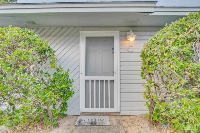 $1,095 | 3352 Green Briar Circle, Unit C, Gulf Breeze, FL 32563