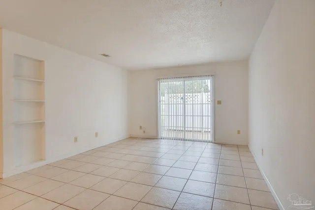 $1,095 | 3352 Green Briar Circle, Unit C, Gulf Breeze, FL 32563