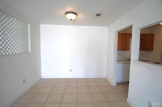 $1,095 | 3352 Green Briar Circle, Unit C, Gulf Breeze, FL 32563