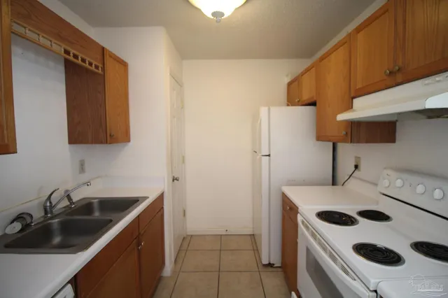 $1,095 | 3352 Green Briar Circle, Unit C, Gulf Breeze, FL 32563