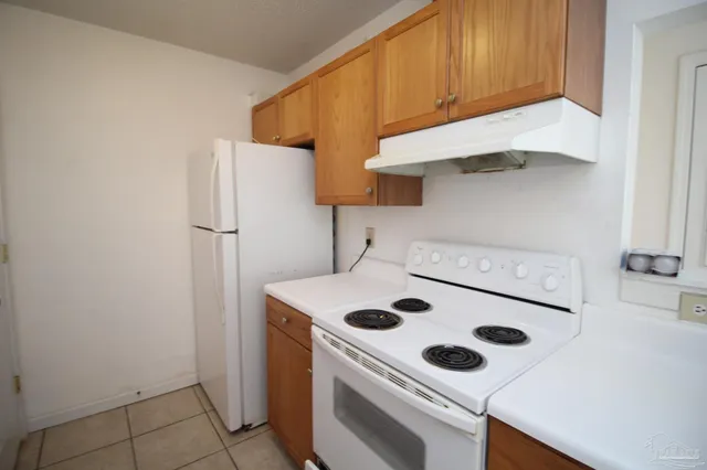 $1,095 | 3352 Green Briar Circle, Unit C, Gulf Breeze, FL 32563