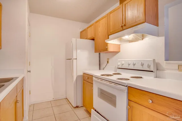 $1,095 | 3352 Green Briar Circle, Unit C, Gulf Breeze, FL 32563