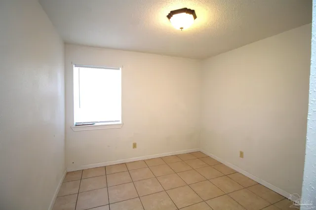 $1,095 | 3352 Green Briar Circle, Unit C, Gulf Breeze, FL 32563