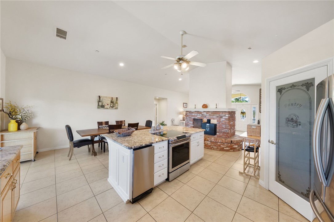 2713 East Mission Road Fallbrook, CA 92028 - Photo 14 of 36