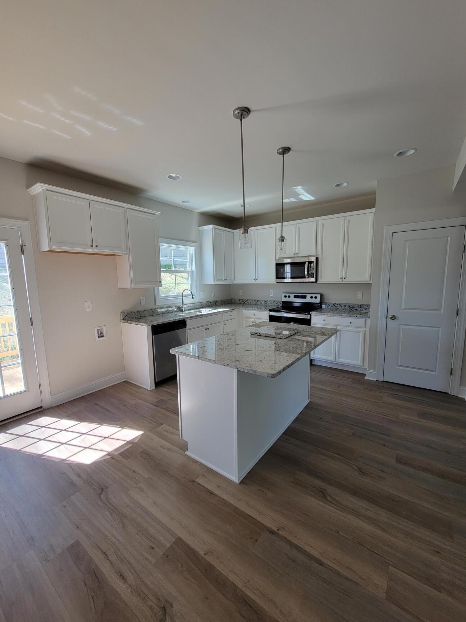 1390 Fieldgate Road Salem, VA 24153 - Photo 3 of 9 KC48 Kitchen