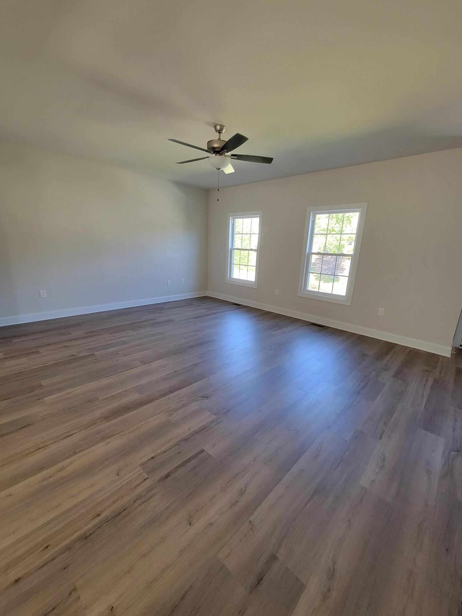 1390 Fieldgate Road Salem, VA 24153 - Photo 4 of 9 KC48 Living Room
