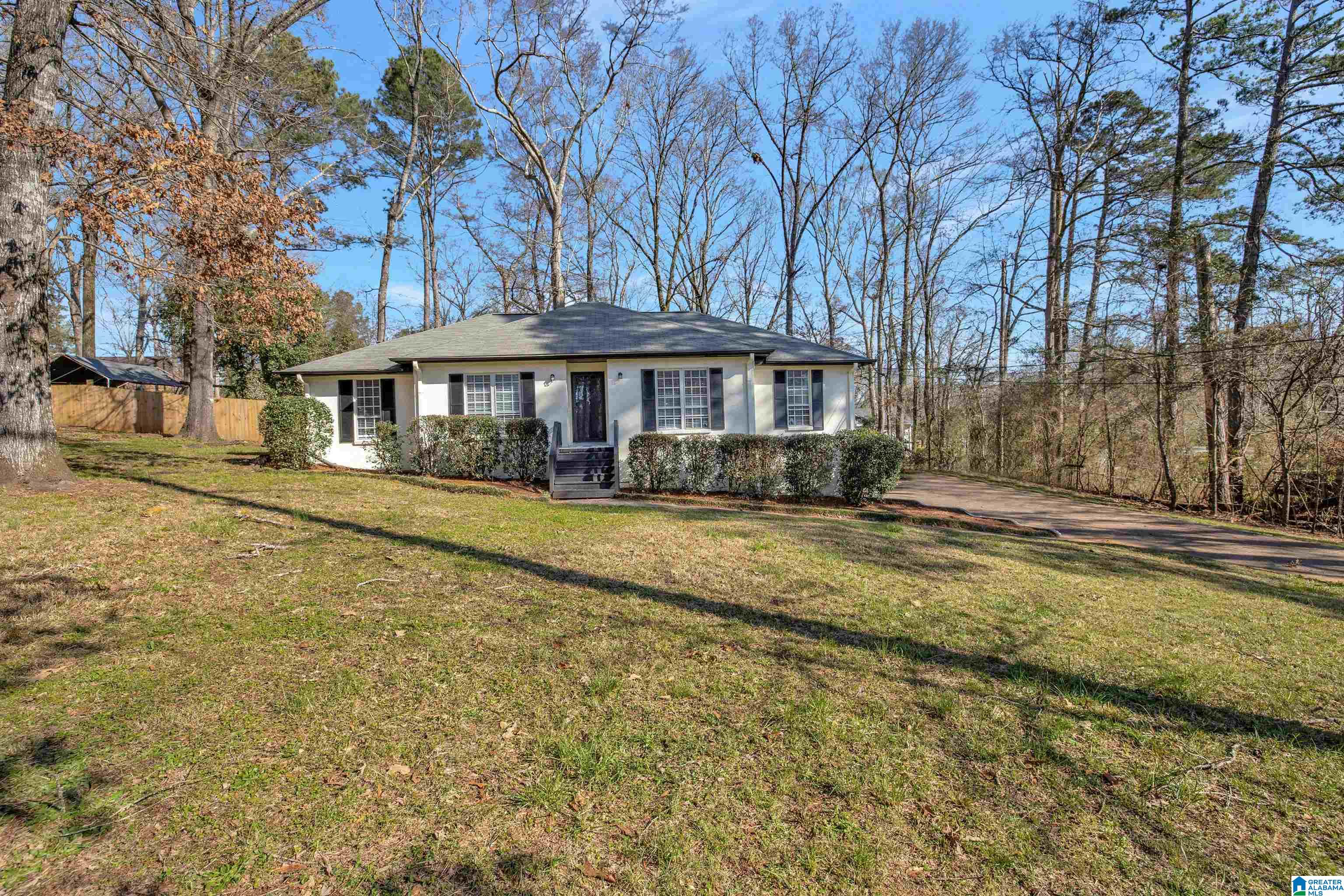 112 Hickory Street Alabaster, AL 35114 - Photo 4 of 34