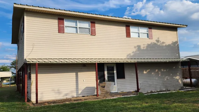 a view of a house with a yard