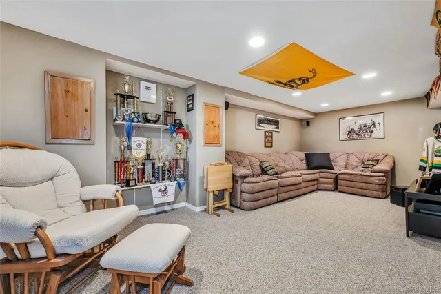 $799,999 | 294 Swansdowne Drive, Seaford, NY 11783