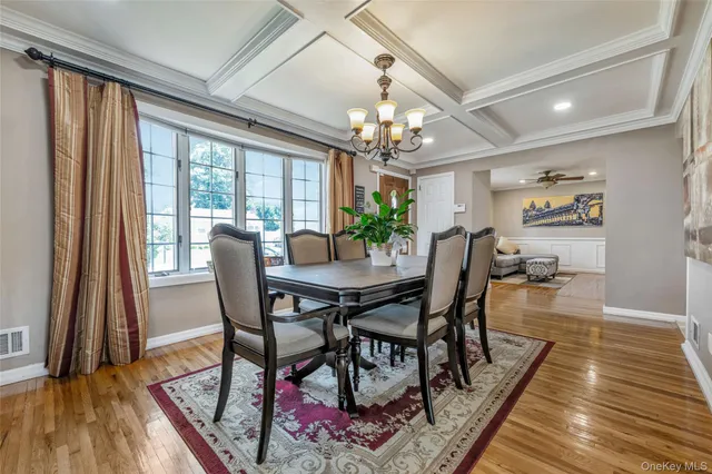 $799,999 | 294 Swansdowne Drive, Seaford, NY 11783