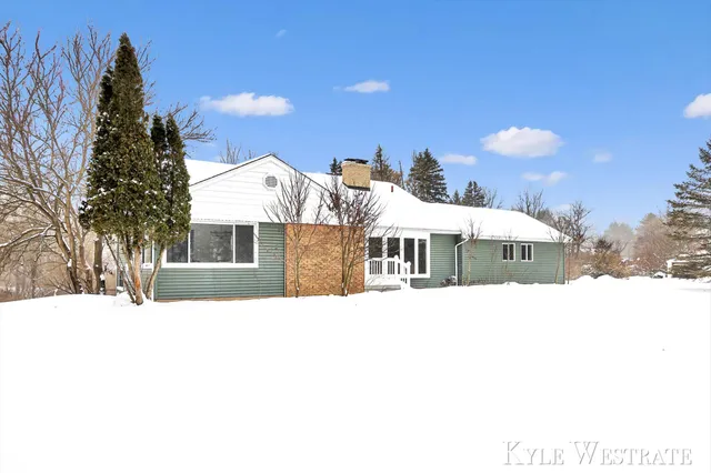 $379,900 | 1122 West Green Street, Hastings, MI 49058
