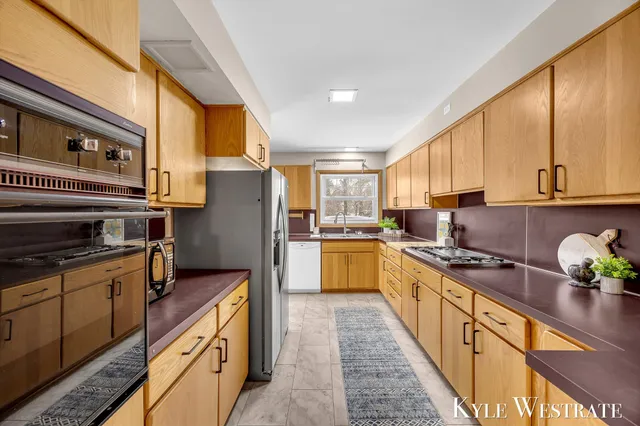 $379,900 | 1122 West Green Street, Hastings, MI 49058