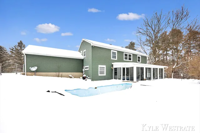 $379,900 | 1122 West Green Street, Hastings, MI 49058