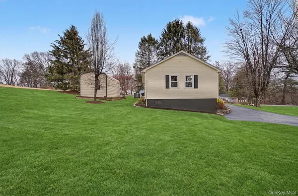 $319,999 | 13 Kobelt Drive, Wallkill, NY 12589