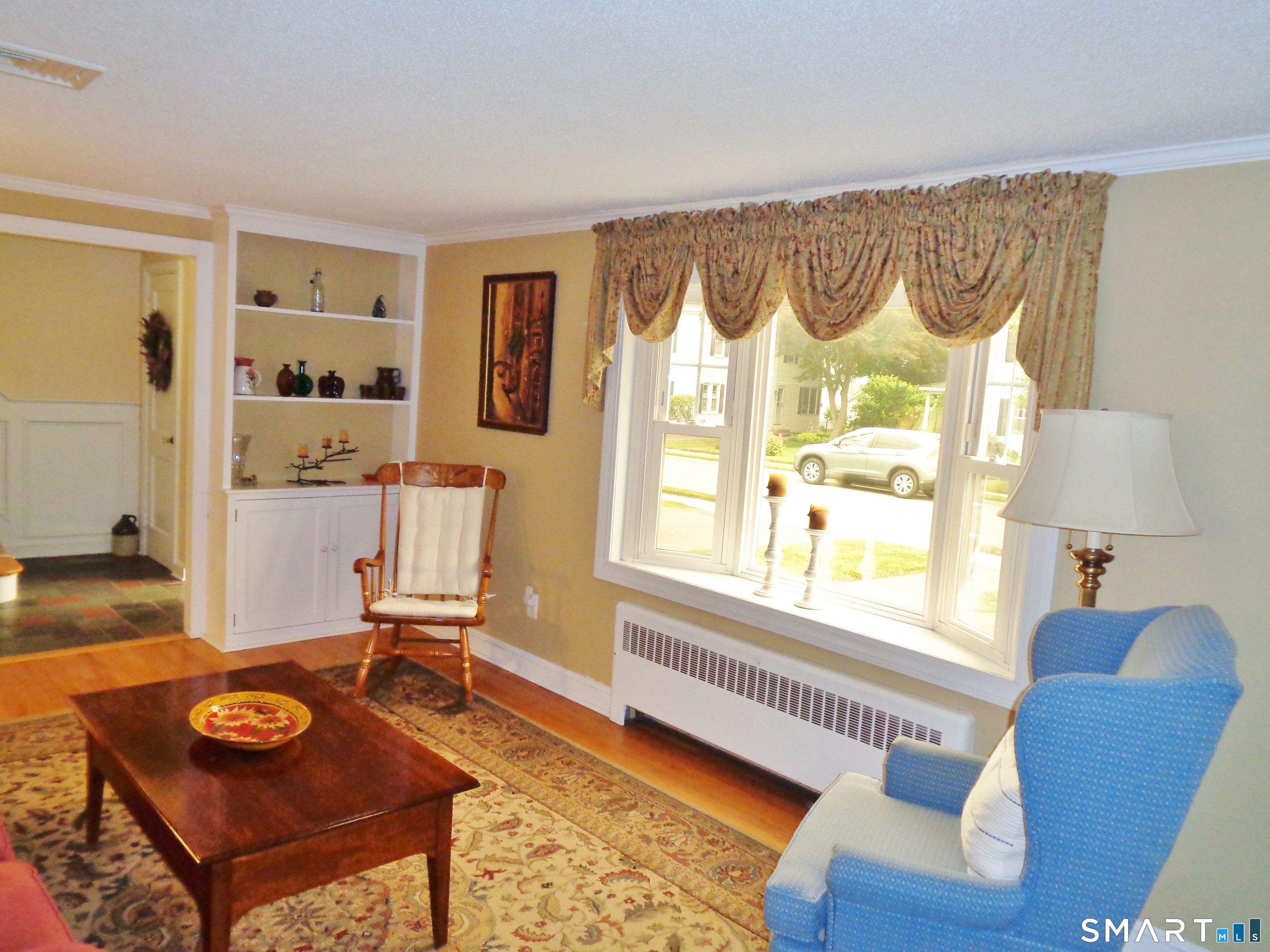 22 Scarborough Road Manchester, CT 06040 - Photo 2 of 28 Living Rm